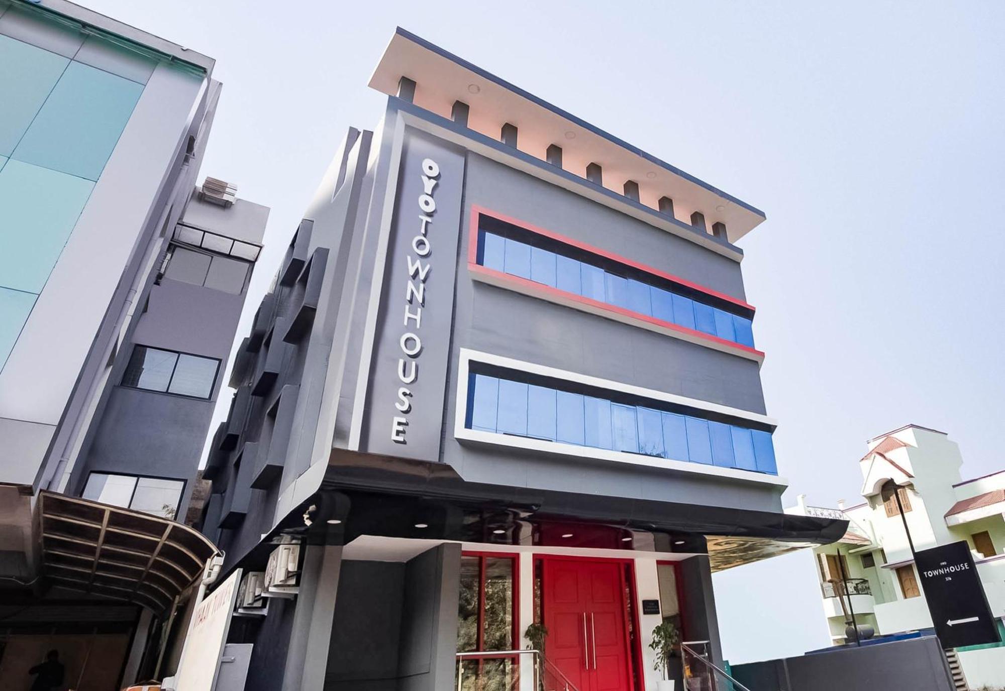Super Townhouse Lords Inn Regency Manglia Exterior photo