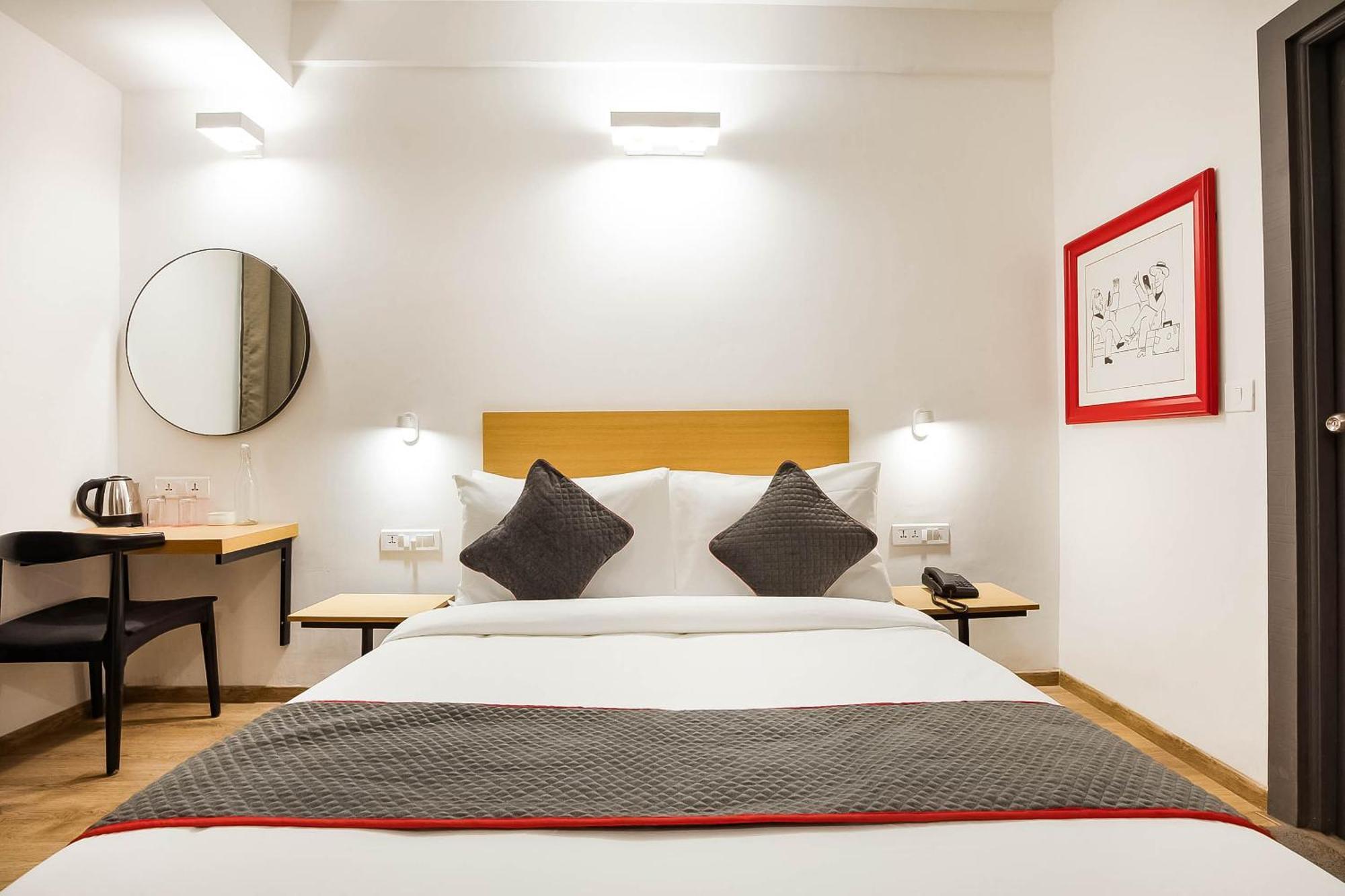 Super Townhouse Lords Inn Regency Manglia Exterior photo