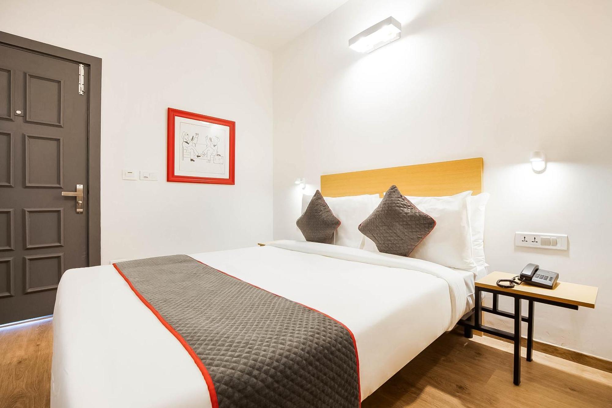 Super Townhouse Lords Inn Regency Manglia Exterior photo